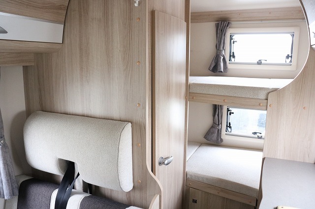 キャンピングカーキャブコン