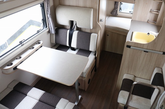 キャンピングカーキャブコン