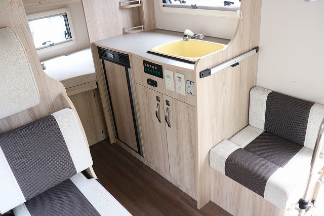 キャンピングカーキャブコン