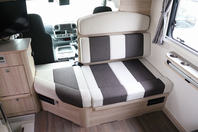 キャンピングカーキャブコン