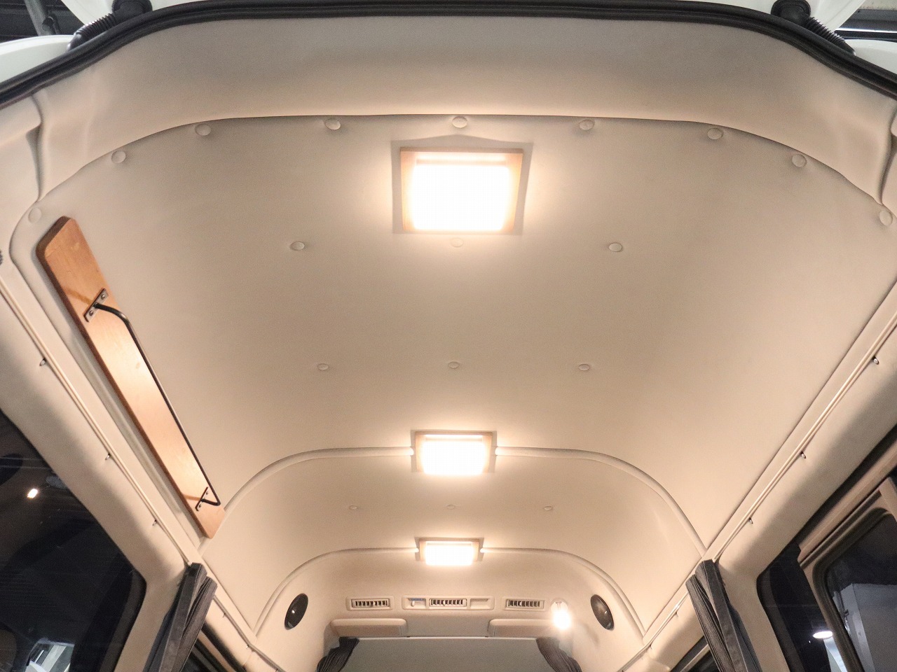 キャンピングカーバンコン