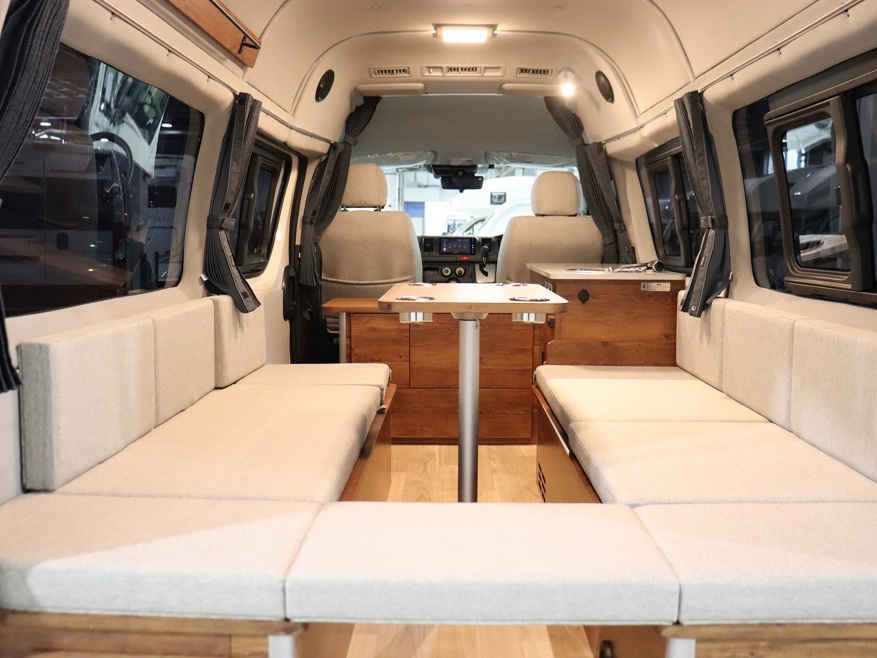 キャンピングカーバンコン