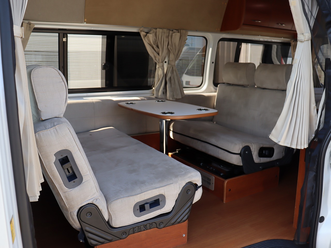 キャンピングカーバンコン