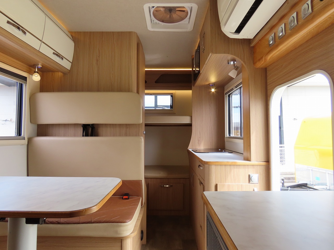 キャンピングカーキャブコン