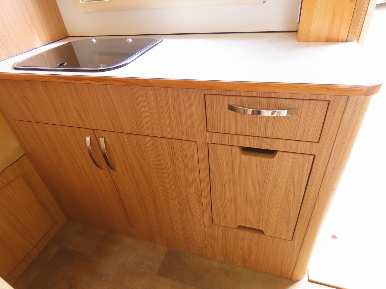 キャンピングカーキャブコン