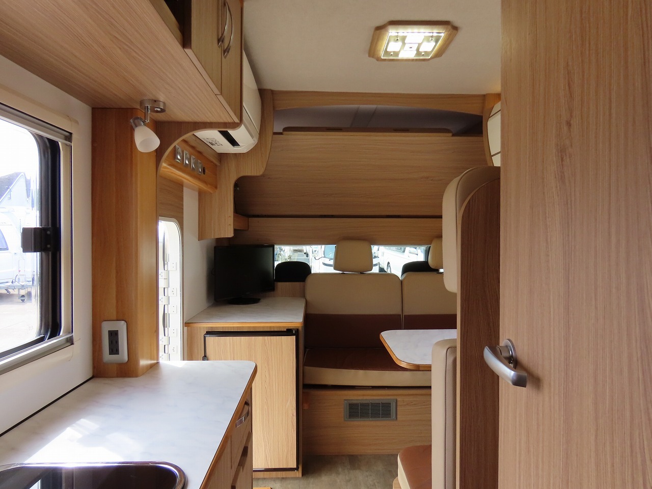 キャンピングカーキャブコン