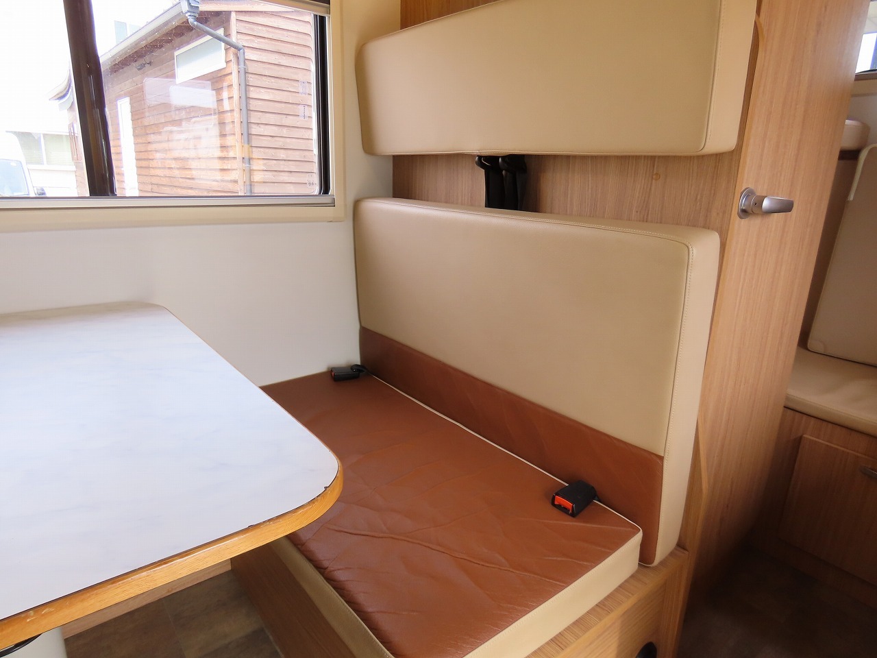 キャンピングカーキャブコン