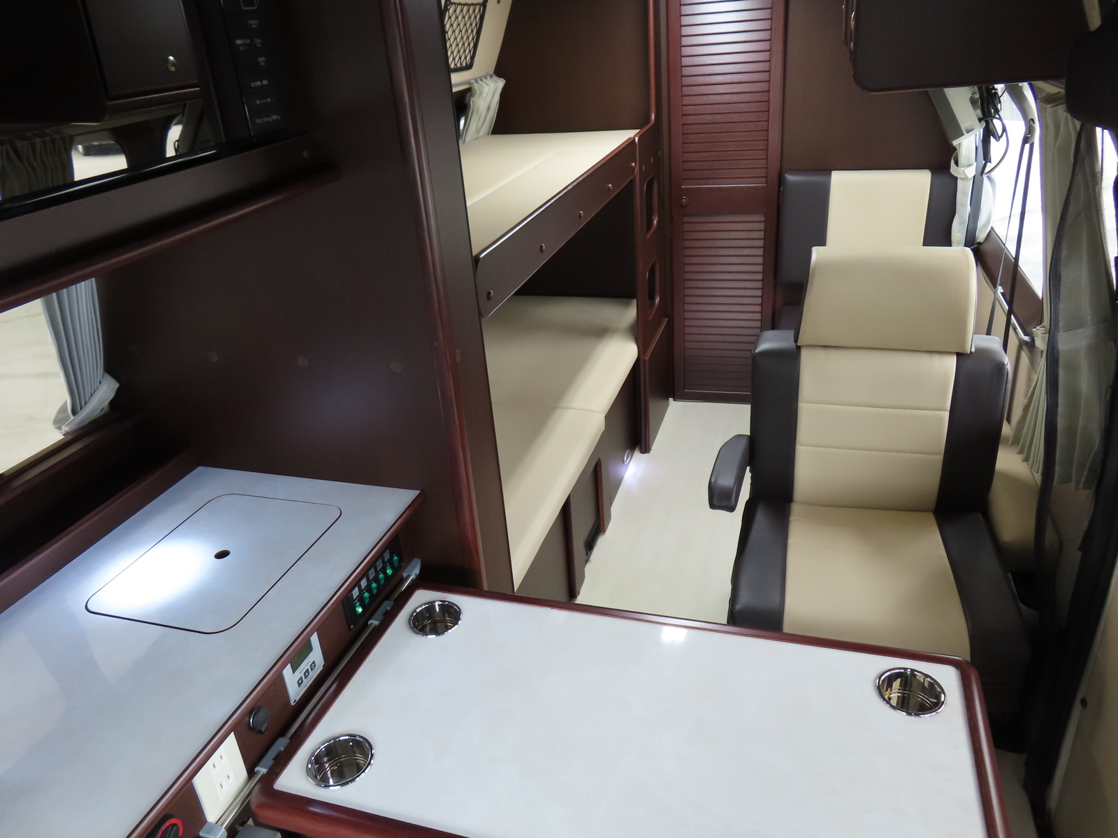 キャンピングカーバンコン