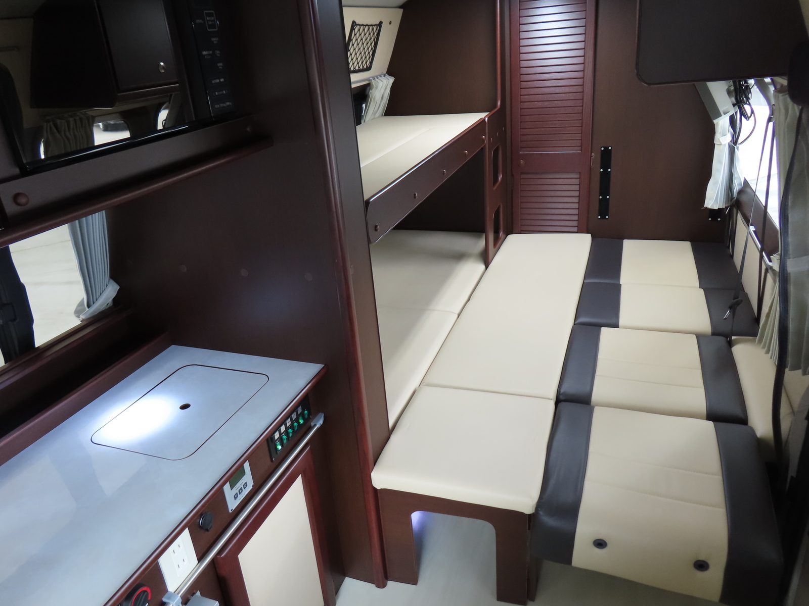 キャンピングカーバンコン