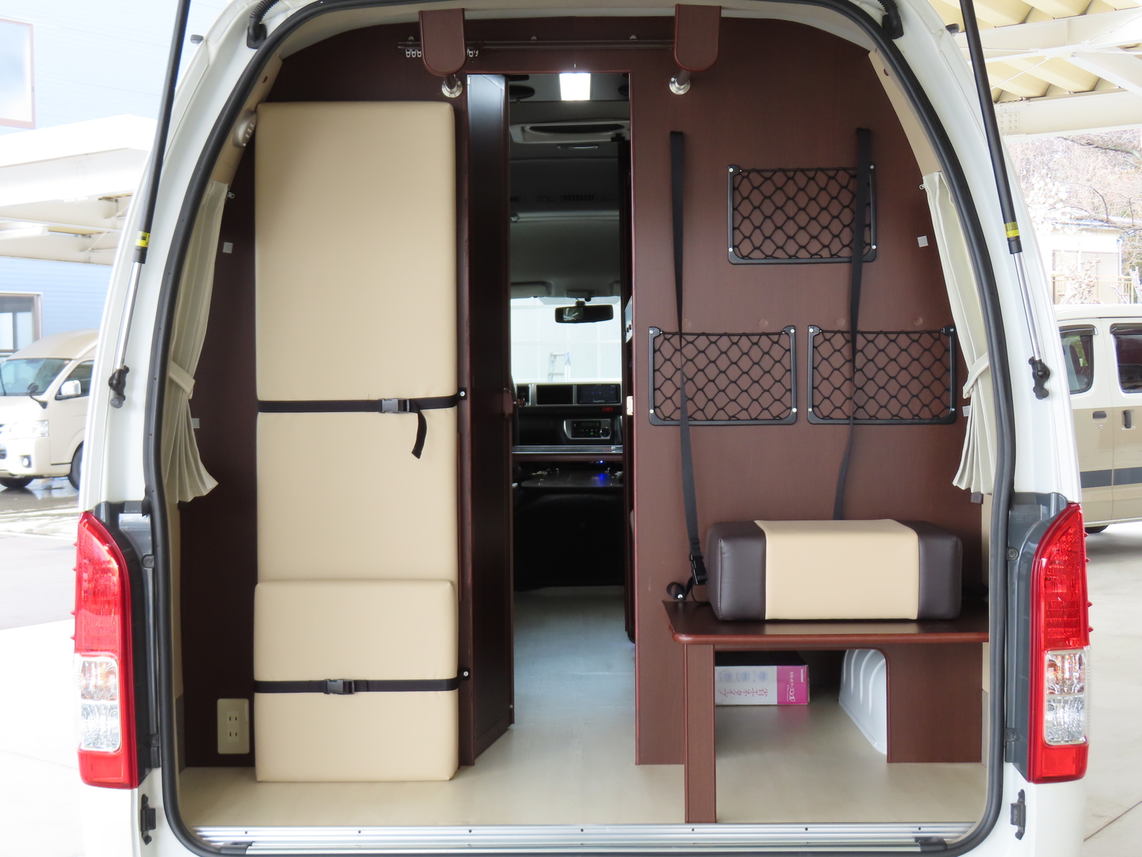 キャンピングカーバンコン