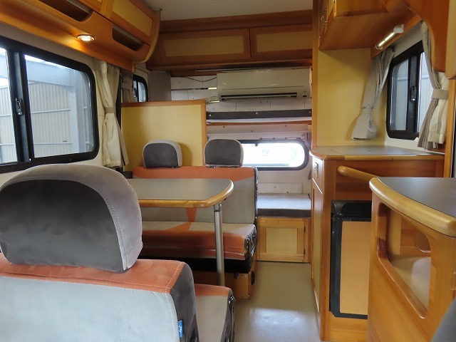 キャンピングカーキャブコン