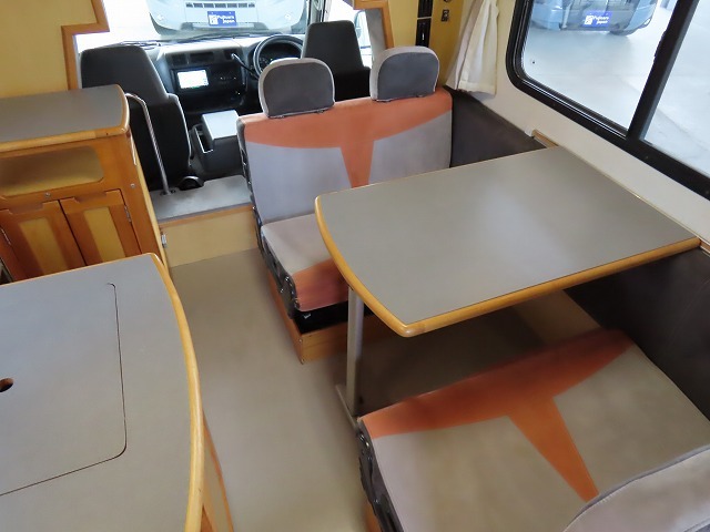 キャンピングカーキャブコン