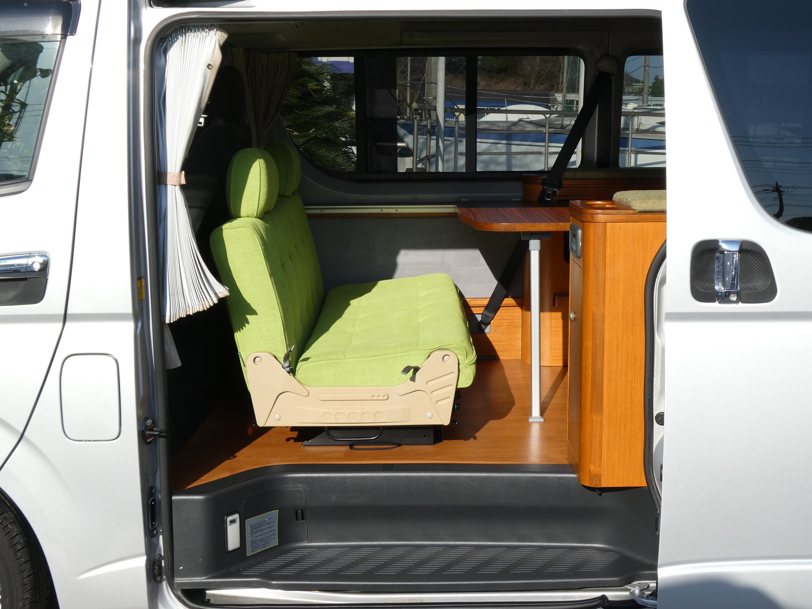 キャンピングカーバンコン