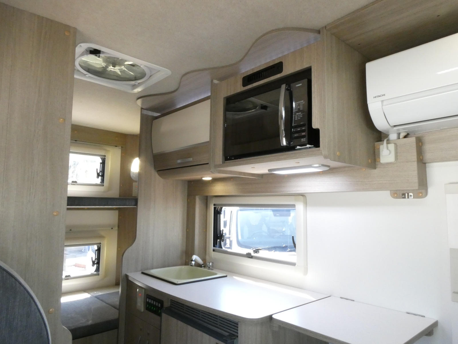 キャンピングカーキャブコン