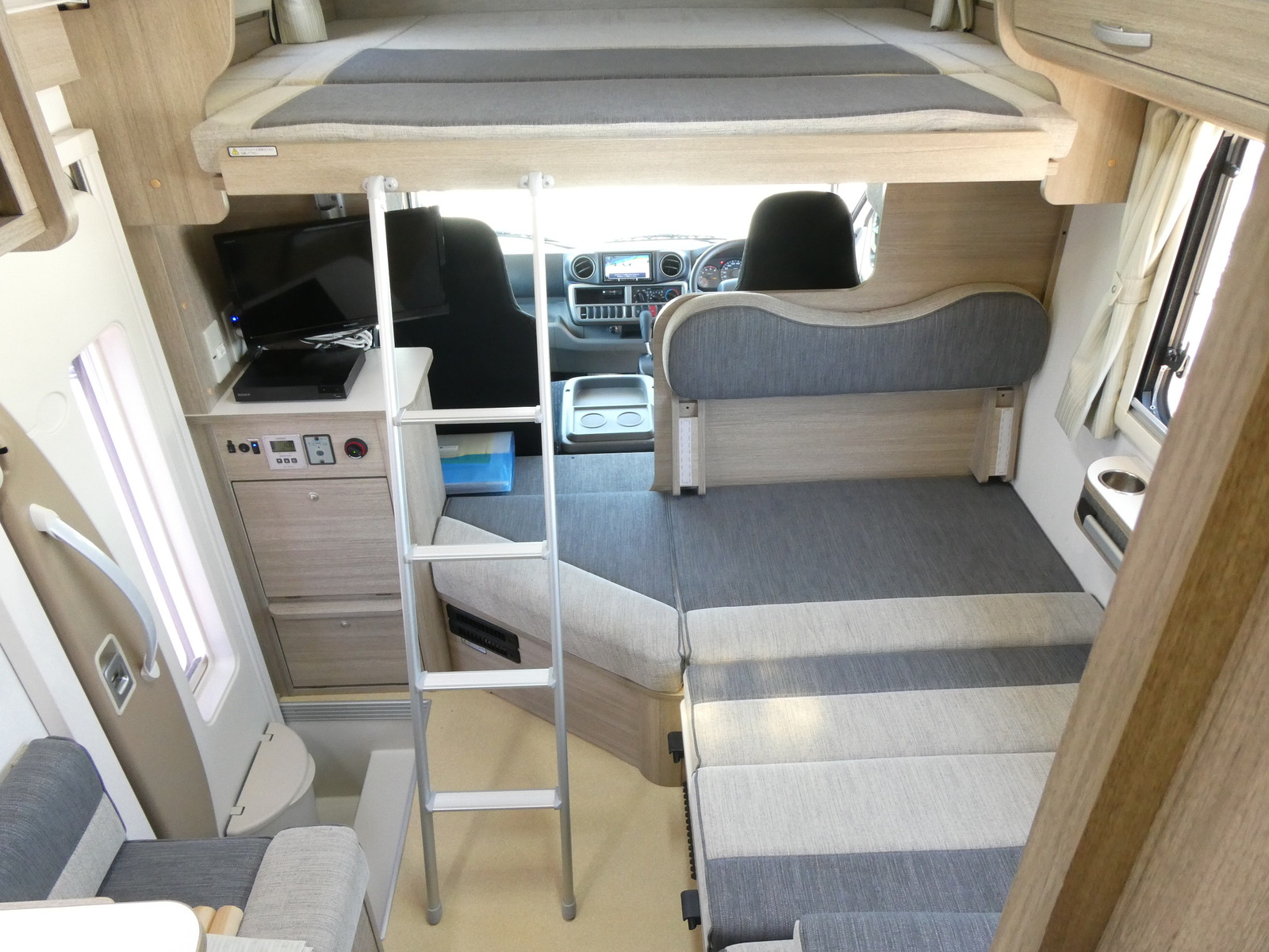 キャンピングカーキャブコン