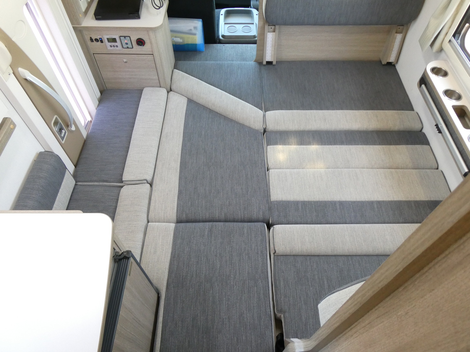 キャンピングカーキャブコン