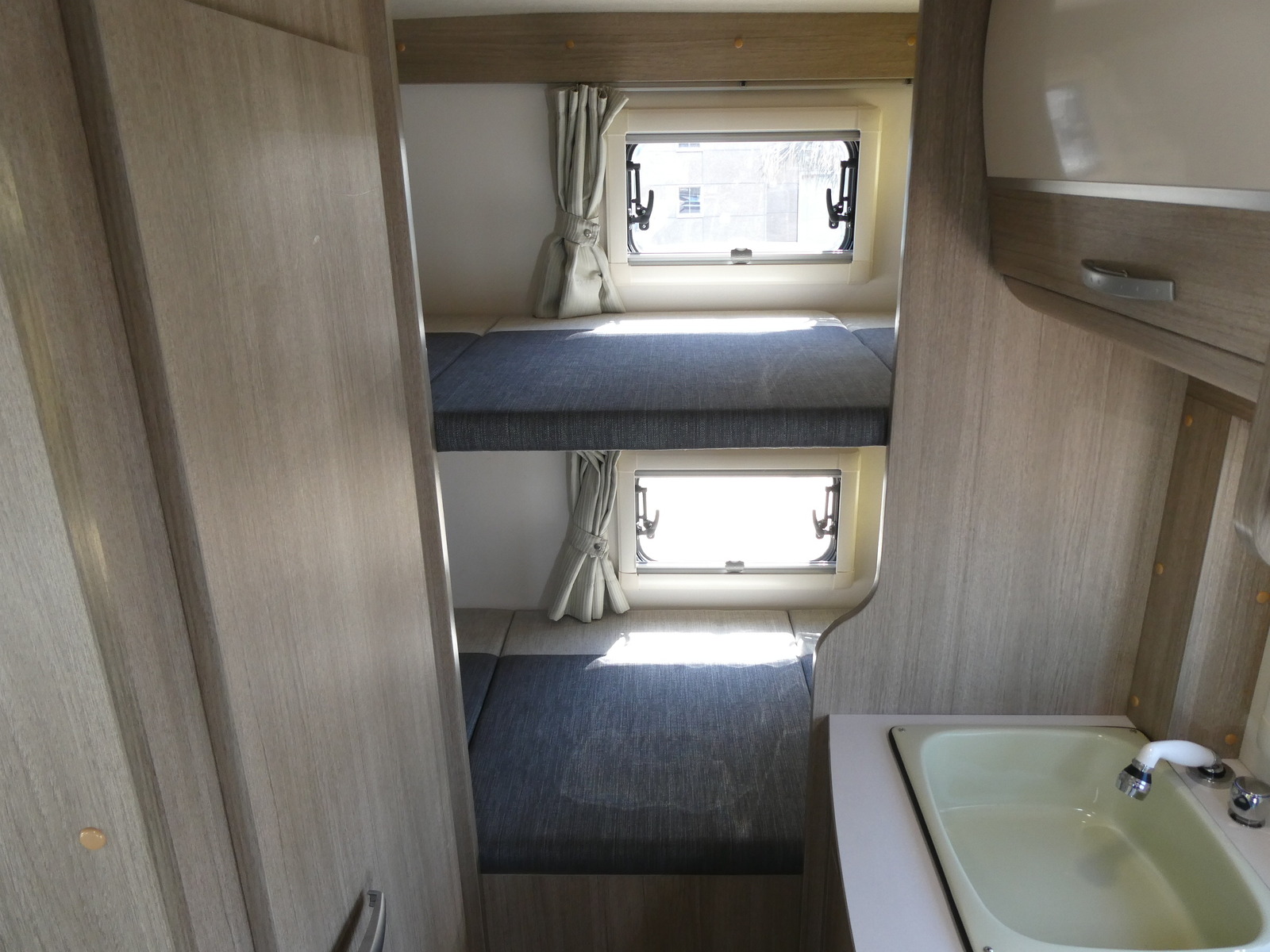 キャンピングカーキャブコン