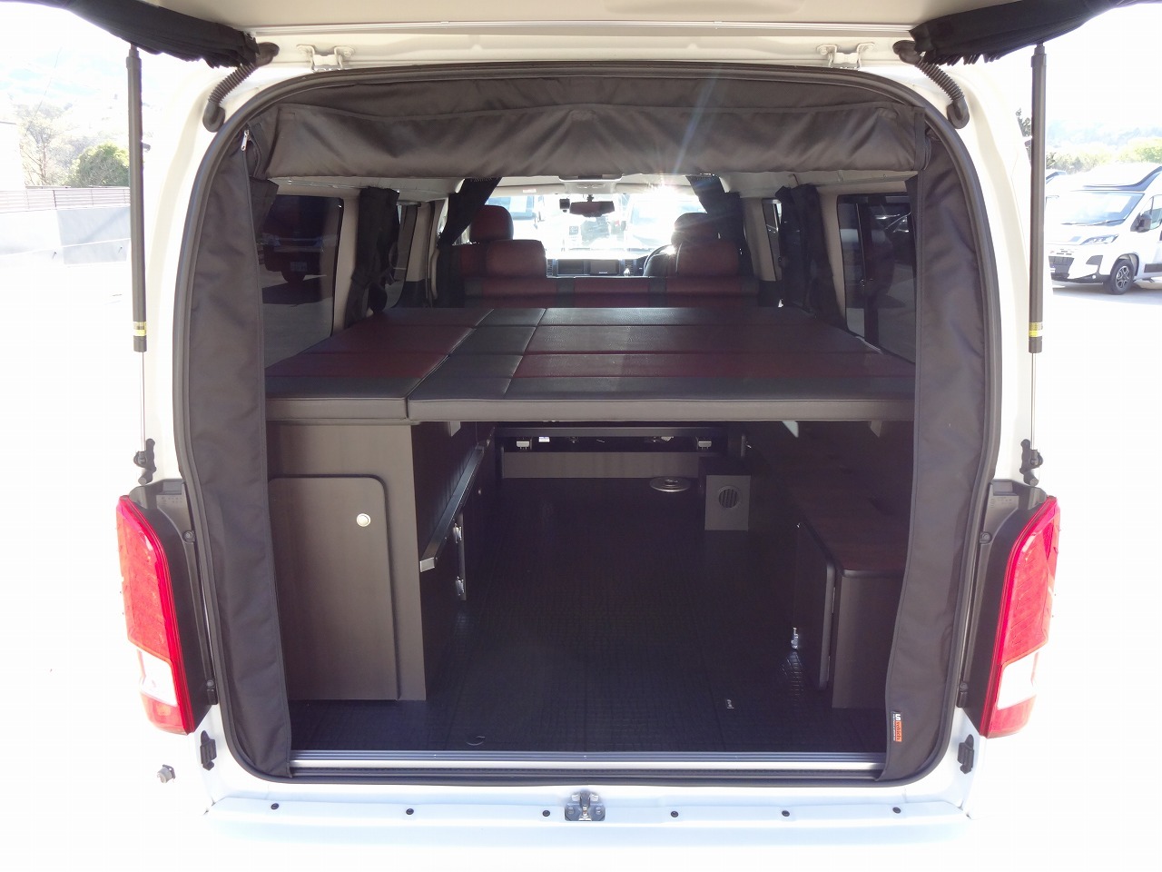 キャンピングカーバンコン