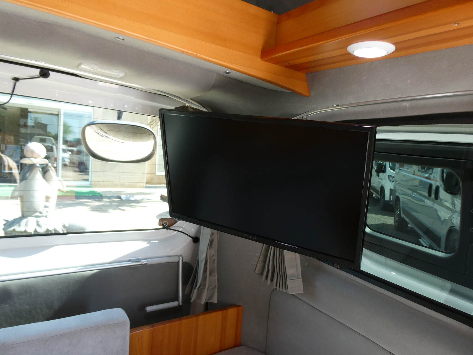 キャンピングカーバンコン