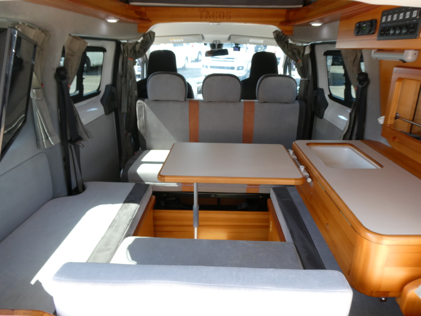 キャンピングカーバンコン