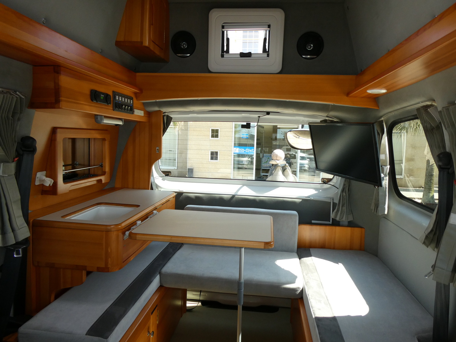 キャンピングカーバンコン