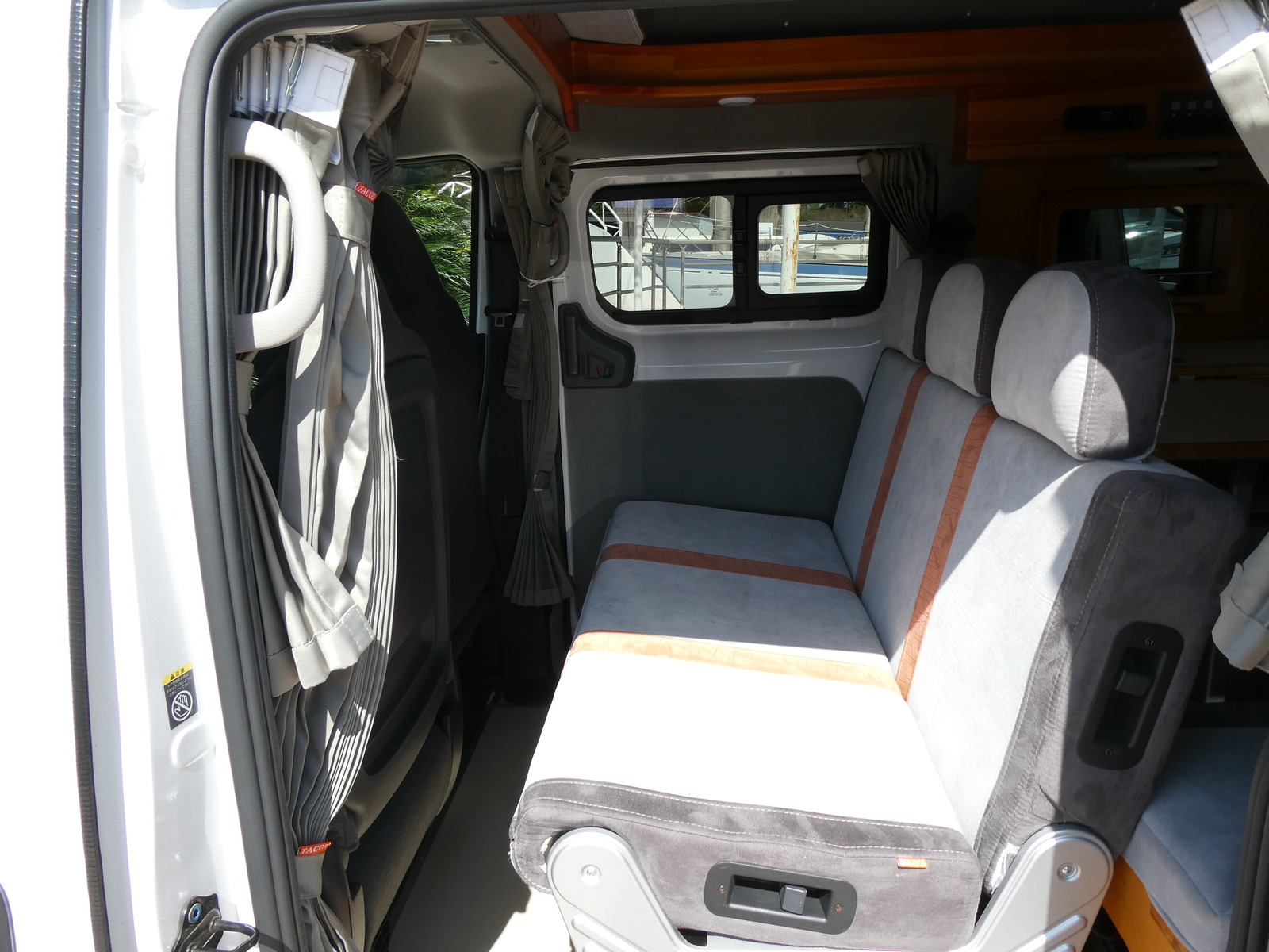 キャンピングカーバンコン