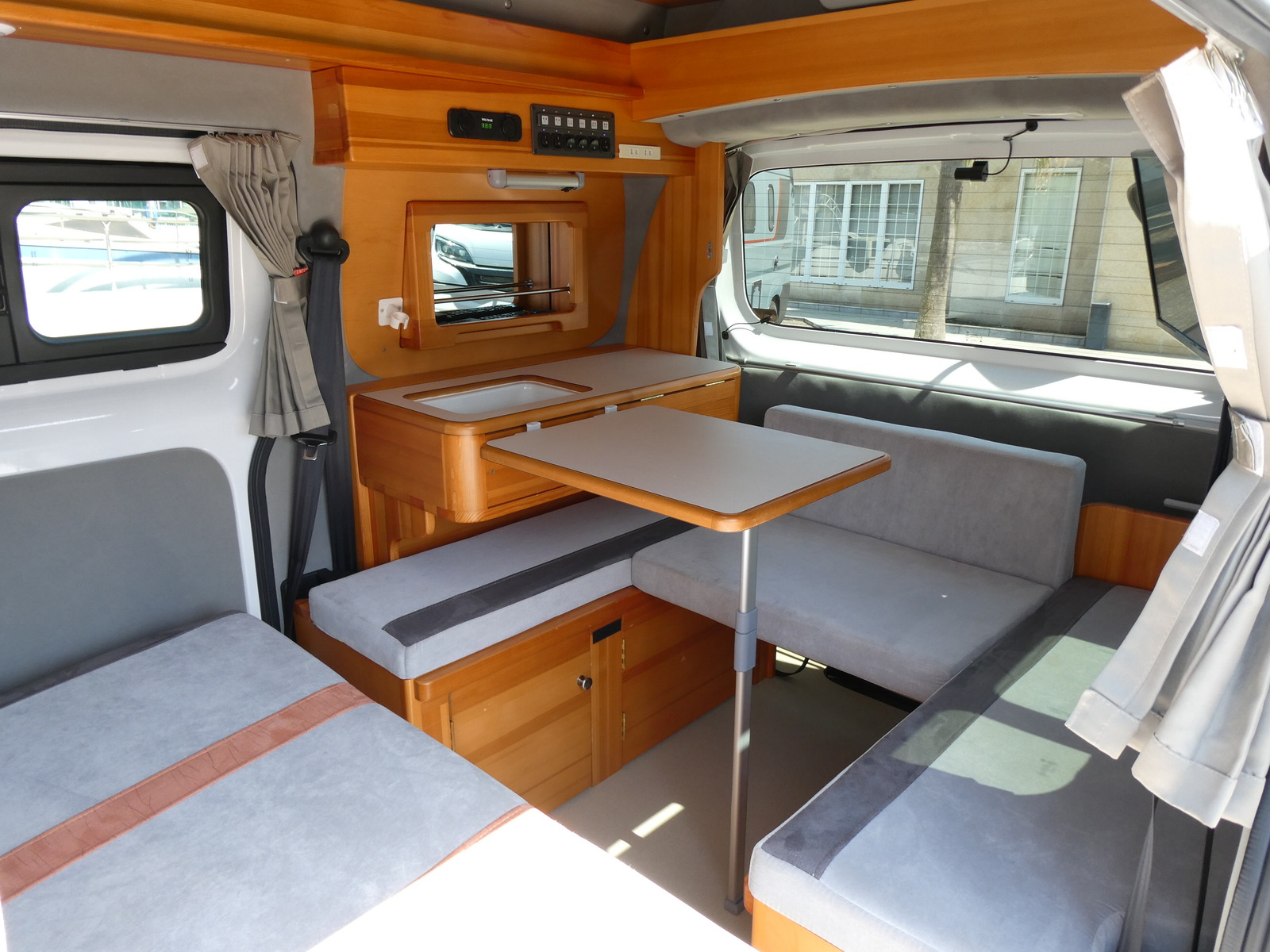 キャンピングカーバンコン