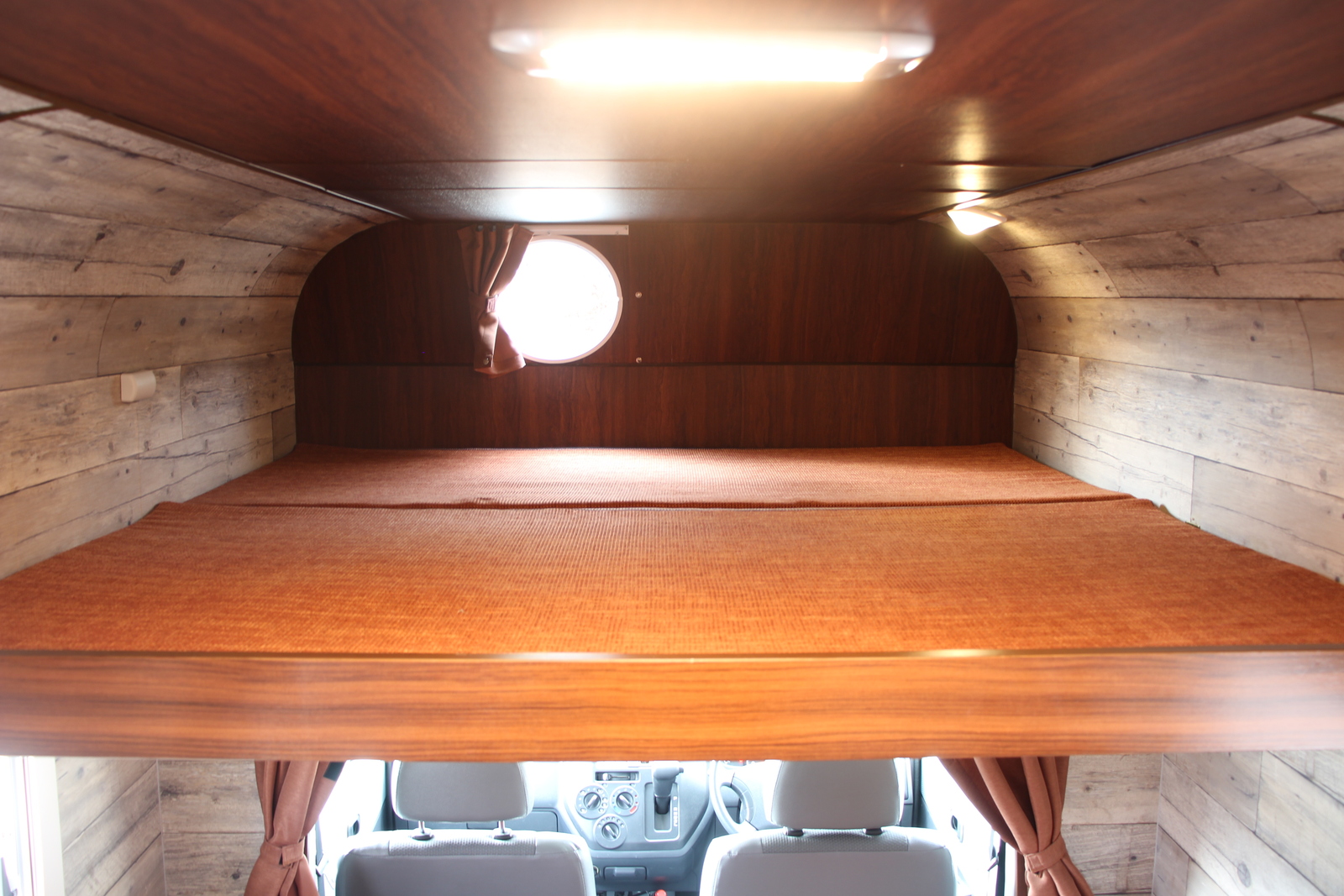 キャンピングカーキャブコン