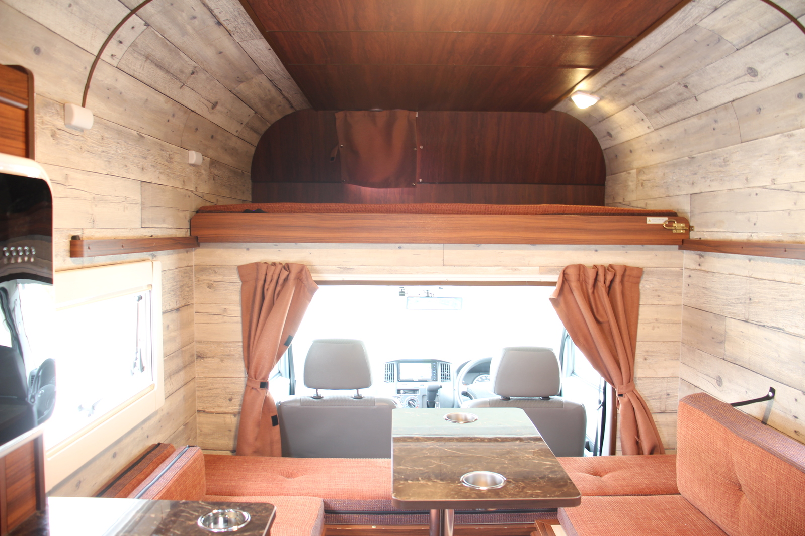 キャンピングカーキャブコン