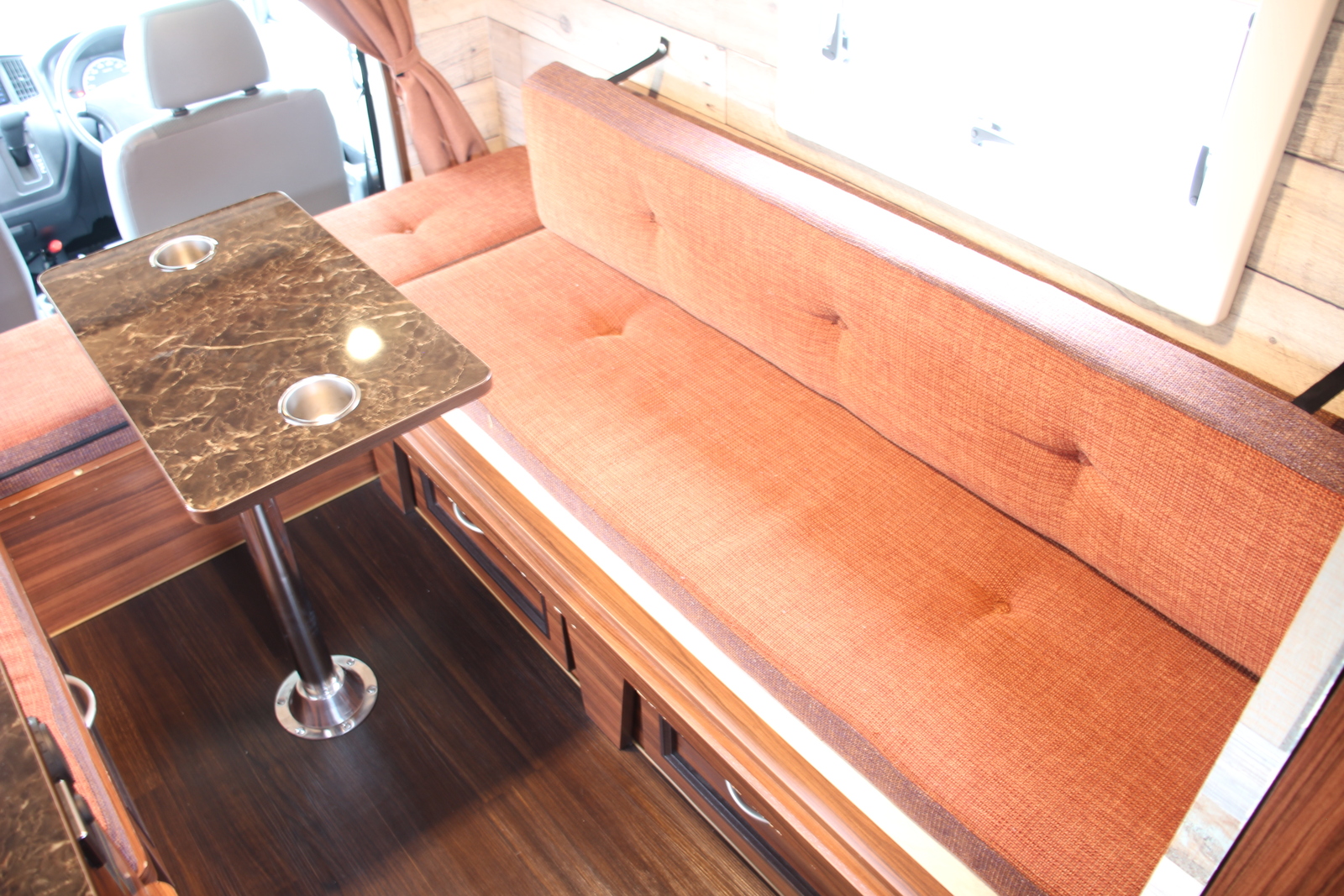 キャンピングカーキャブコン