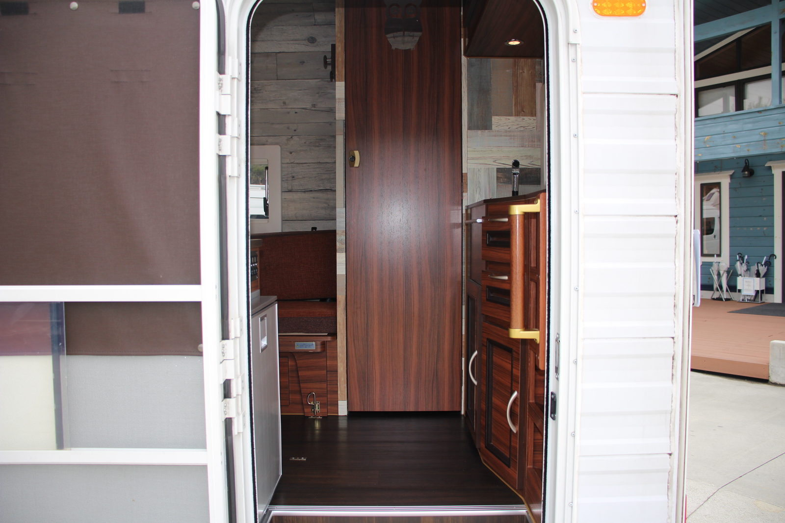 キャンピングカーキャブコン