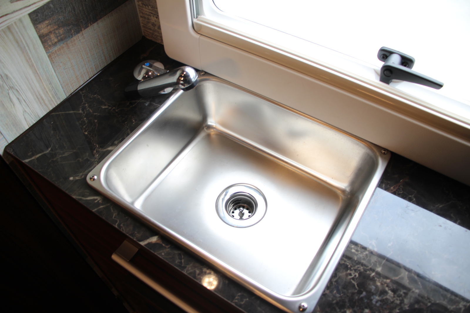 キャンピングカーキャブコン