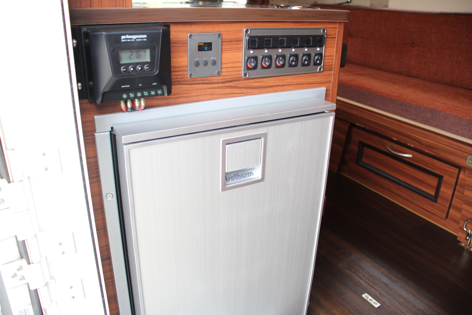 キャンピングカーキャブコン