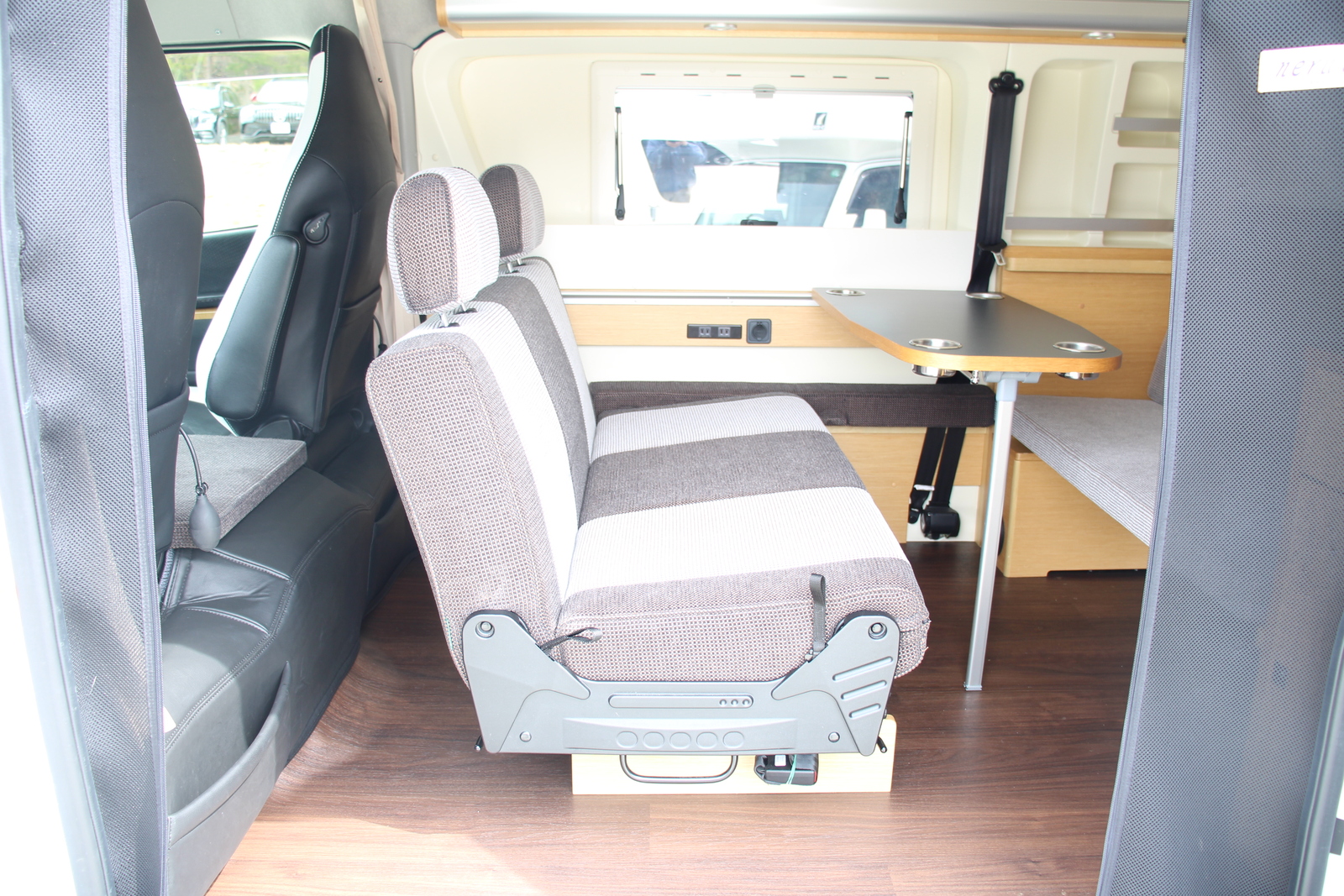 キャンピングカーバンコン