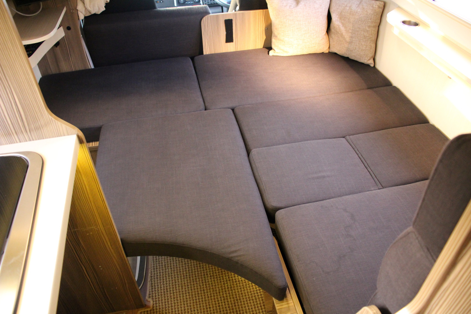 キャンピングカーキャブコン