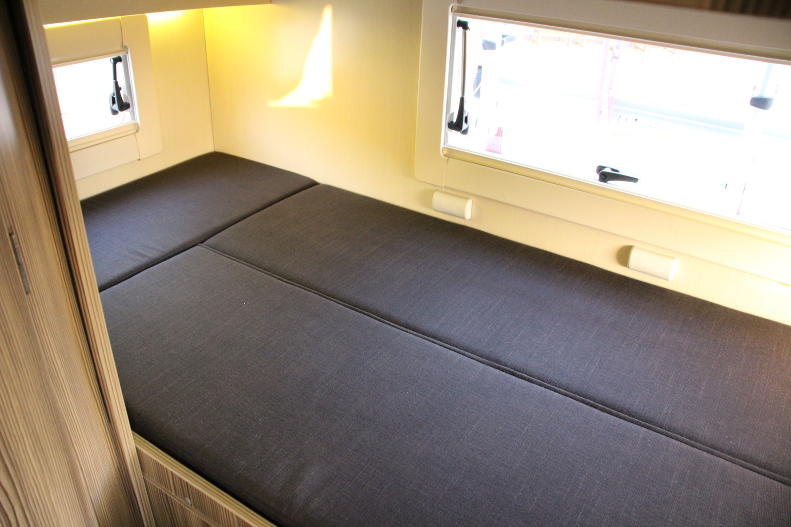 キャンピングカーキャブコン