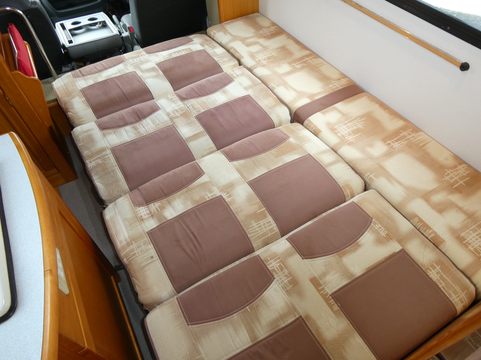 キャンピングカーキャブコン