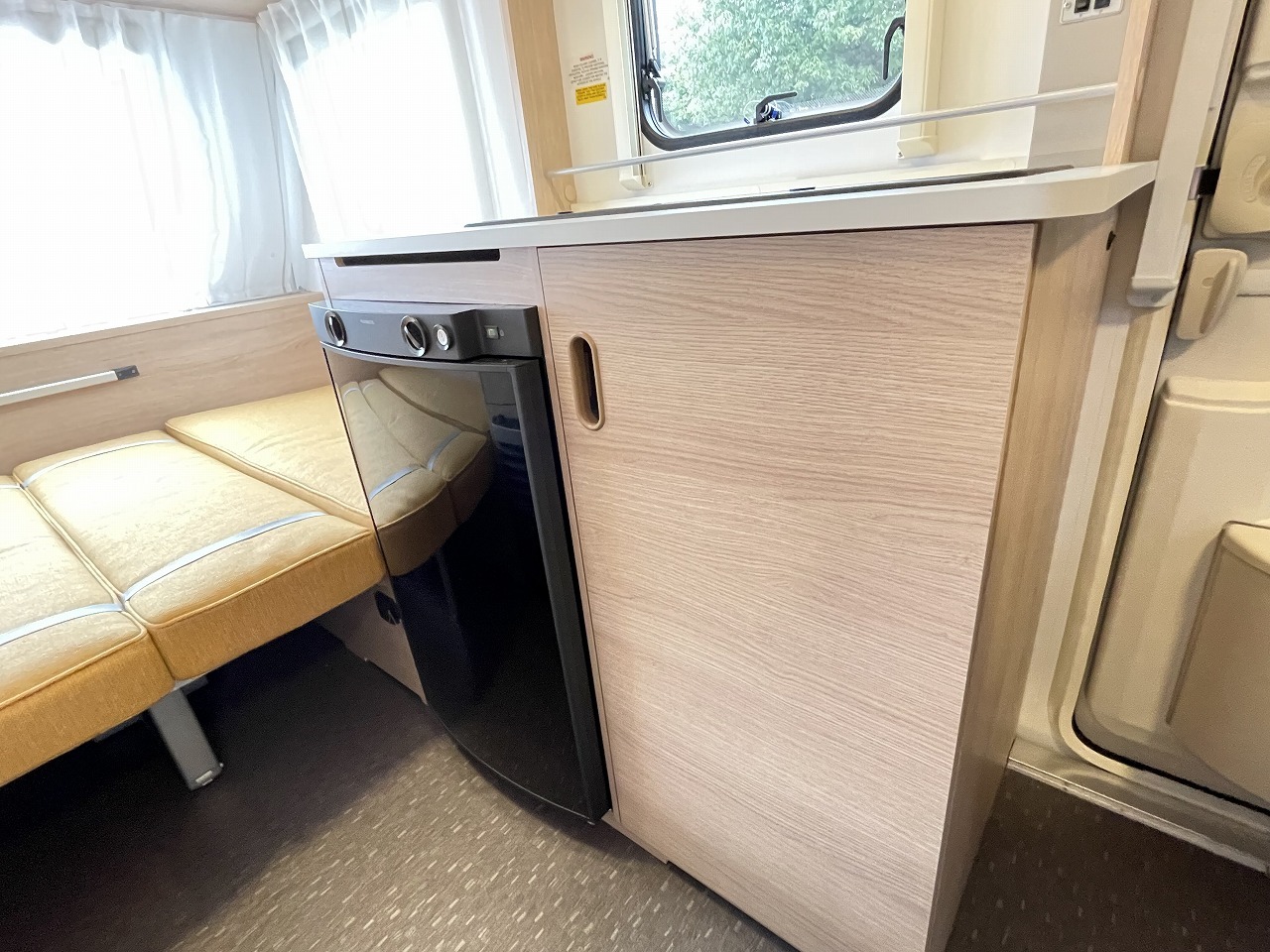 キャンピングカートレーラー