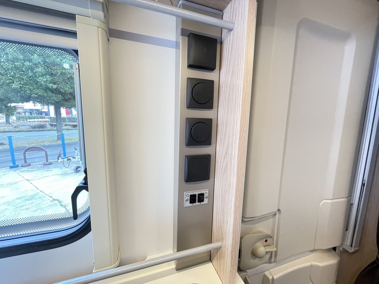 キャンピングカートレーラー