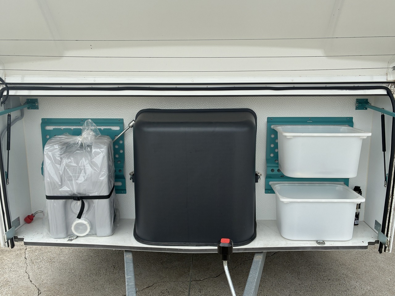 キャンピングカートレーラー