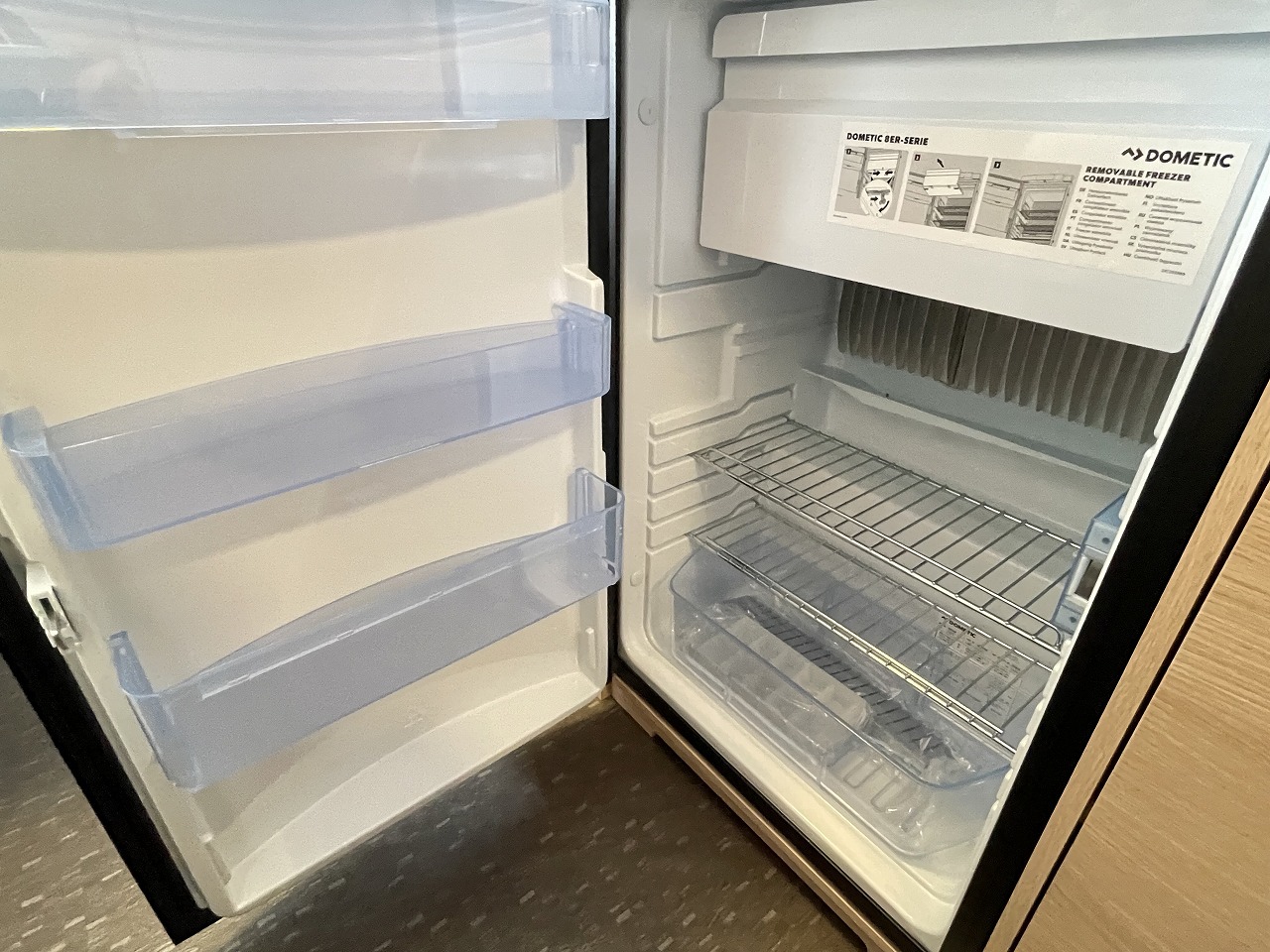 キャンピングカートレーラー