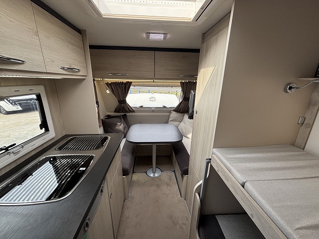 キャンピングカートレーラー