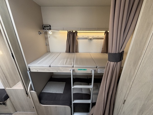 キャンピングカートレーラー