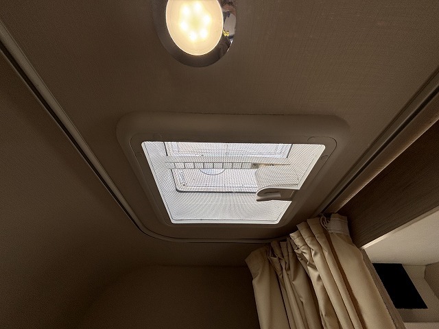 キャンピングカートレーラー