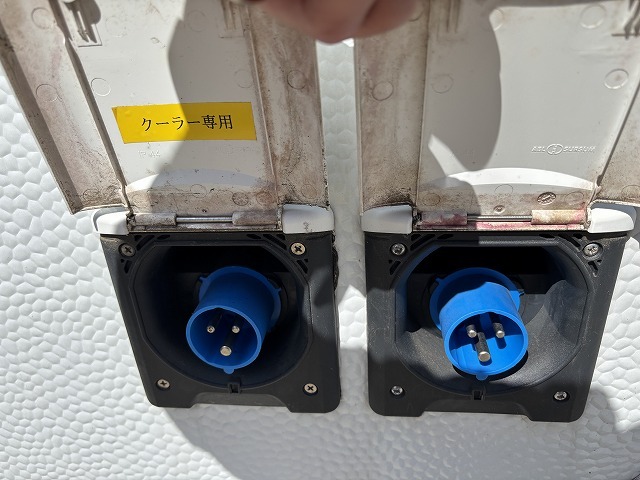 キャンピングカートレーラー