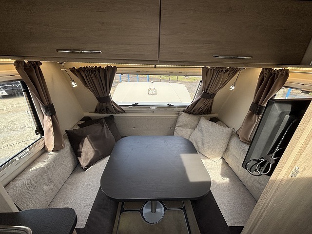 キャンピングカートレーラー