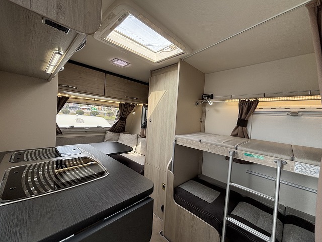 キャンピングカートレーラー