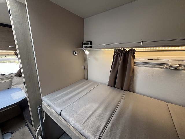 キャンピングカートレーラー