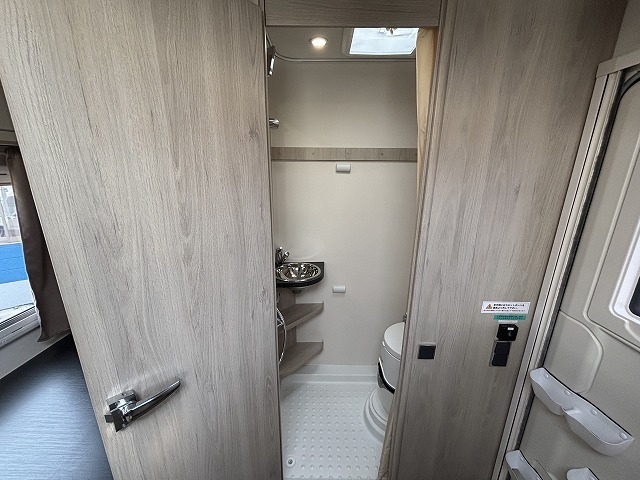 キャンピングカートレーラー