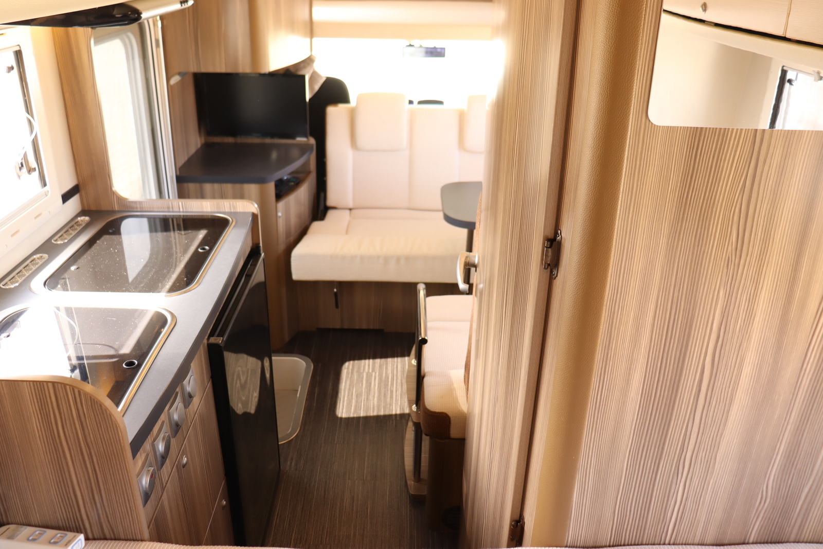 キャンピングカーキャブコン